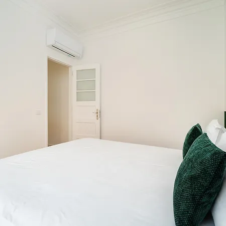 Whome Family-friendly In Prime Areeiro Location * Lisboa